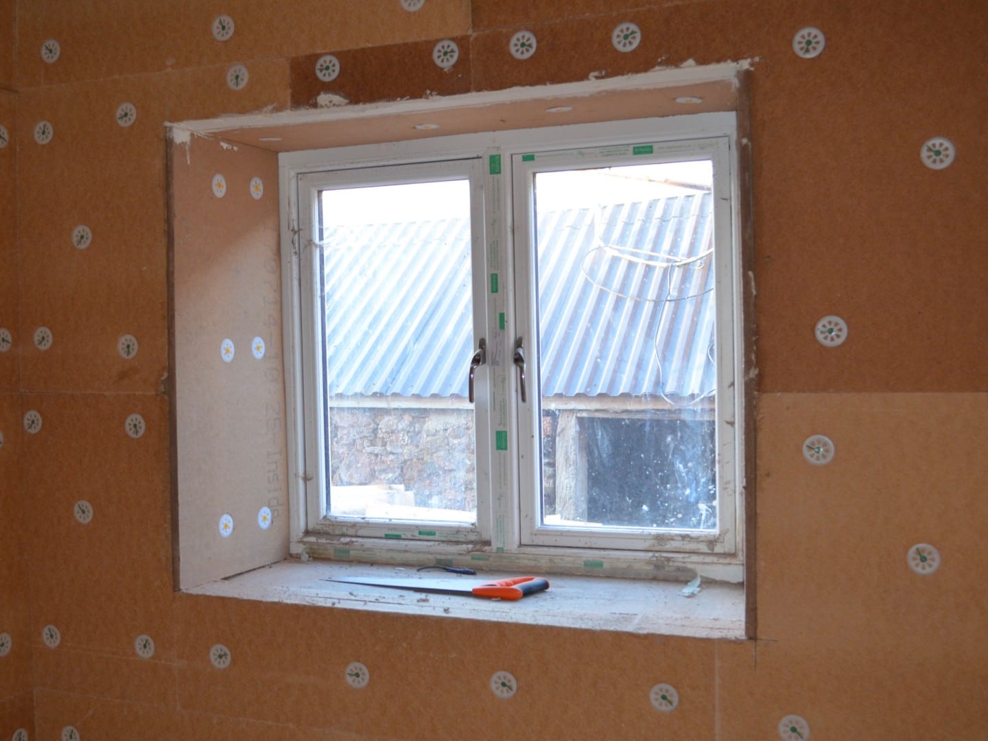 Here you can see the Unger-Diffutherm boards being used in the UdiIN system inside an old stone cottage. Unusually the walls were very flat so no levelling coat plaster was required prior to installation.

These boards were then coated in the UdiMULTIGRUND vapour regulating plaster and the surface was finished with the Baumit Klima Glatte fine lime skimming plaster.
