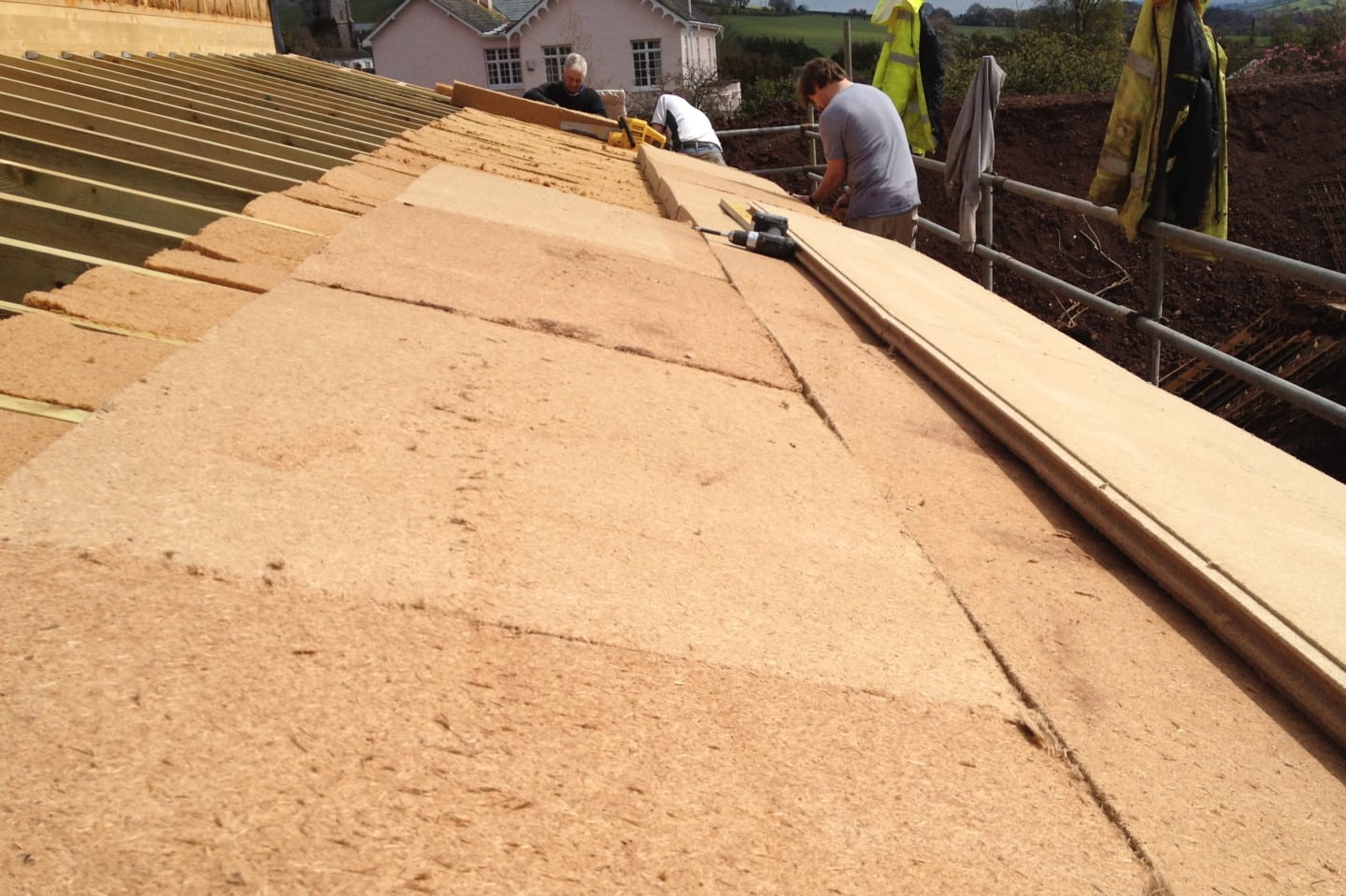 This image shows the UdiTOP being laid over a layer of UdiTHERM square edge wood fibre boards on top of rafters. This allows you to get very thick layers using the wet processed denser wood fibre boards as these don’t generally come any thicker than 120mm.