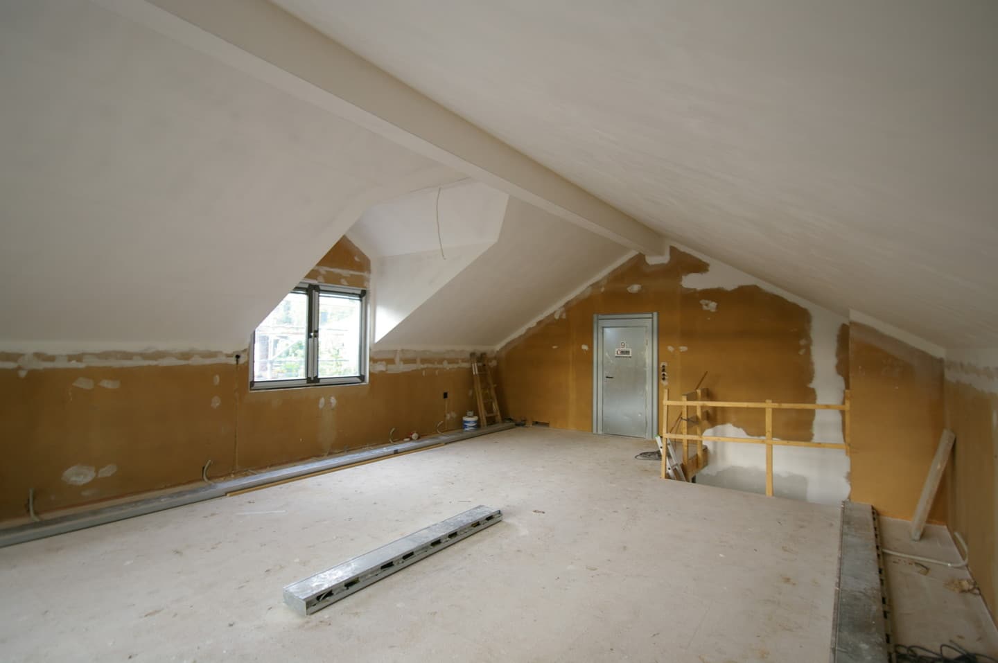Here you can see an attic space which is having the UdiSTEP boards placed over the ply flooring (you might need to look closely to see it!). This is exactly where to use this type of product as it absorbs impact noise from walking on hard floors so well. 